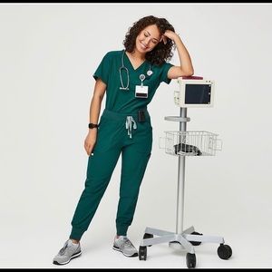 FIGS Amazon Green FIONlite™ Sokone Classic Top